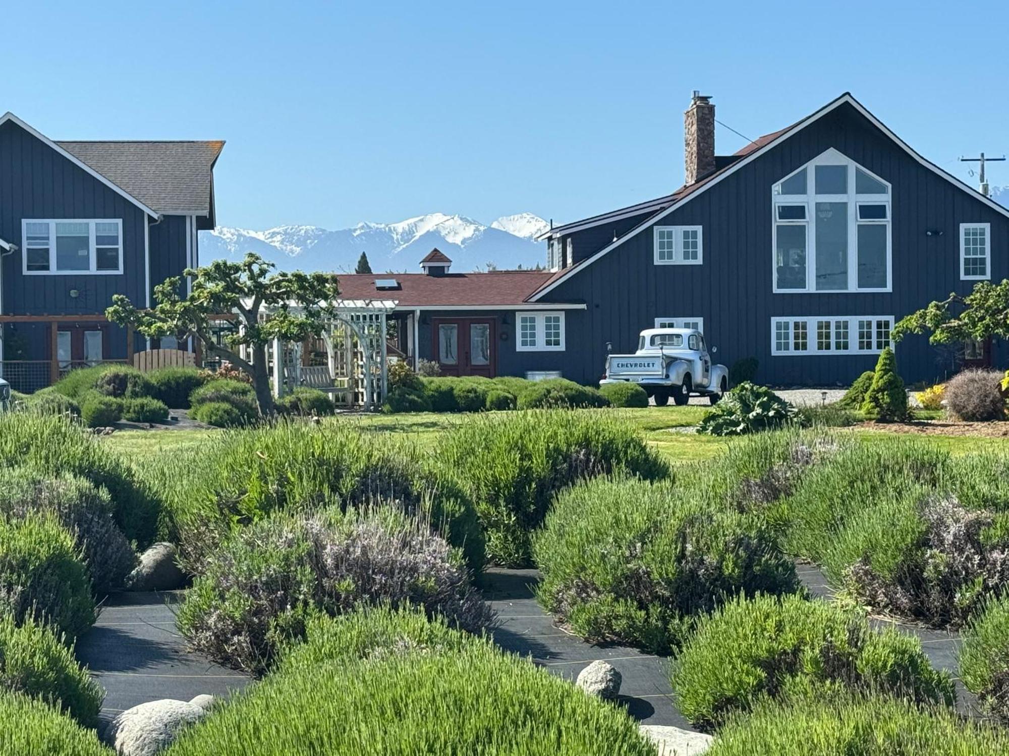 Dungeness Barn House Bed And Breakfast At Two Crows Farm Sequim Exteriér fotografie
