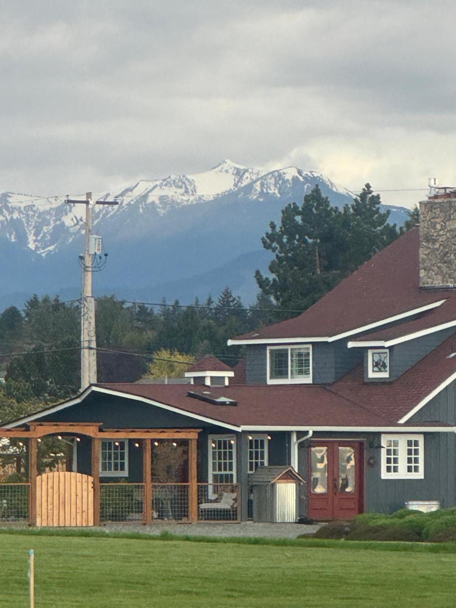 Dungeness Barn House Bed And Breakfast At Two Crows Farm Sequim Exteriér fotografie